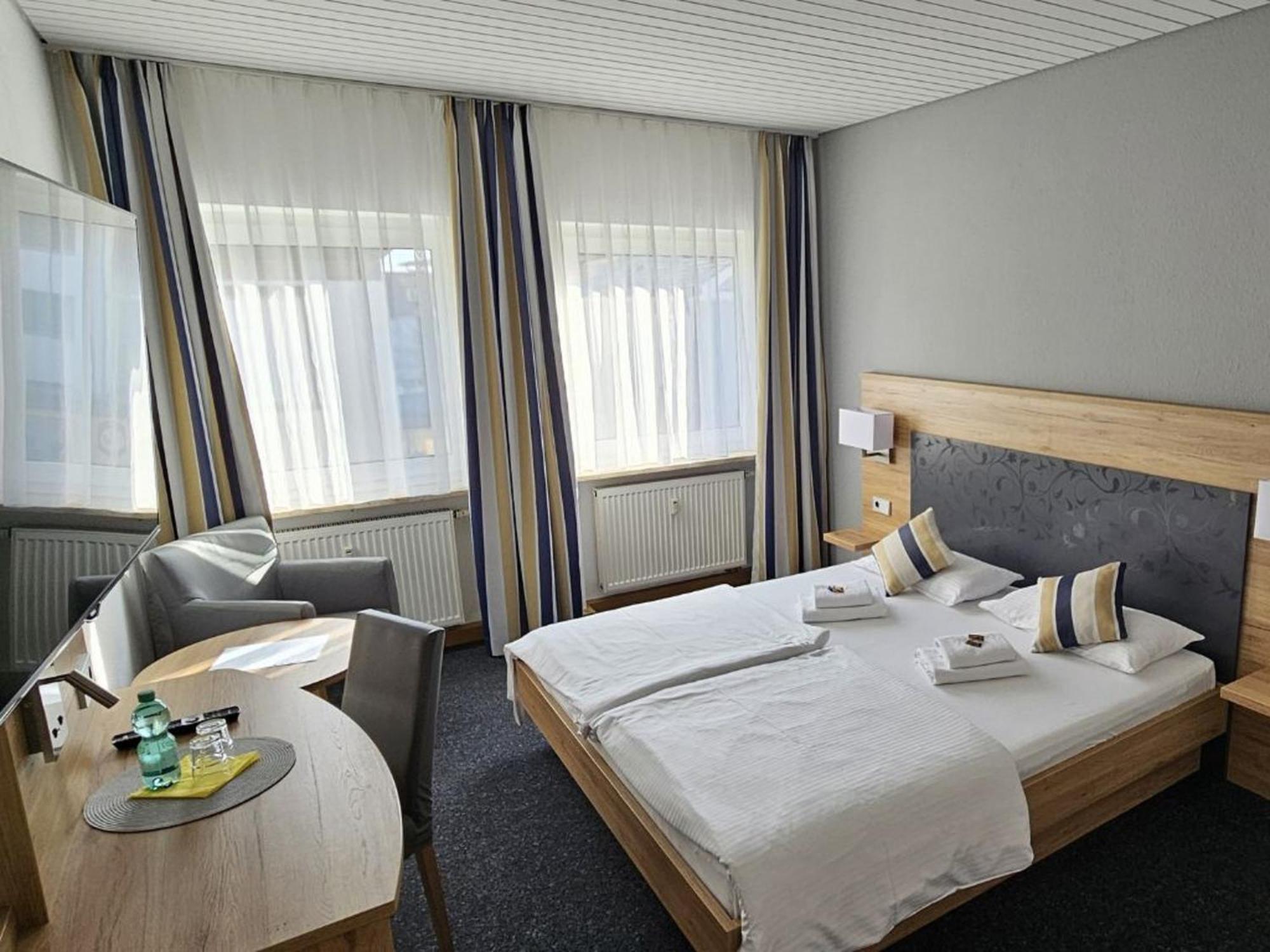 Hotel Hirsch גונצבורג מראה חיצוני תמונה